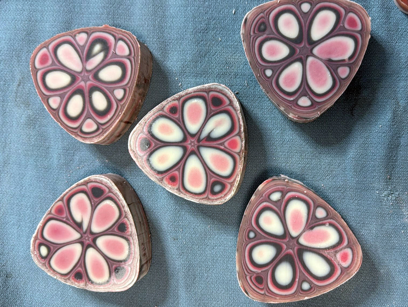 "Nebula" vertical mold