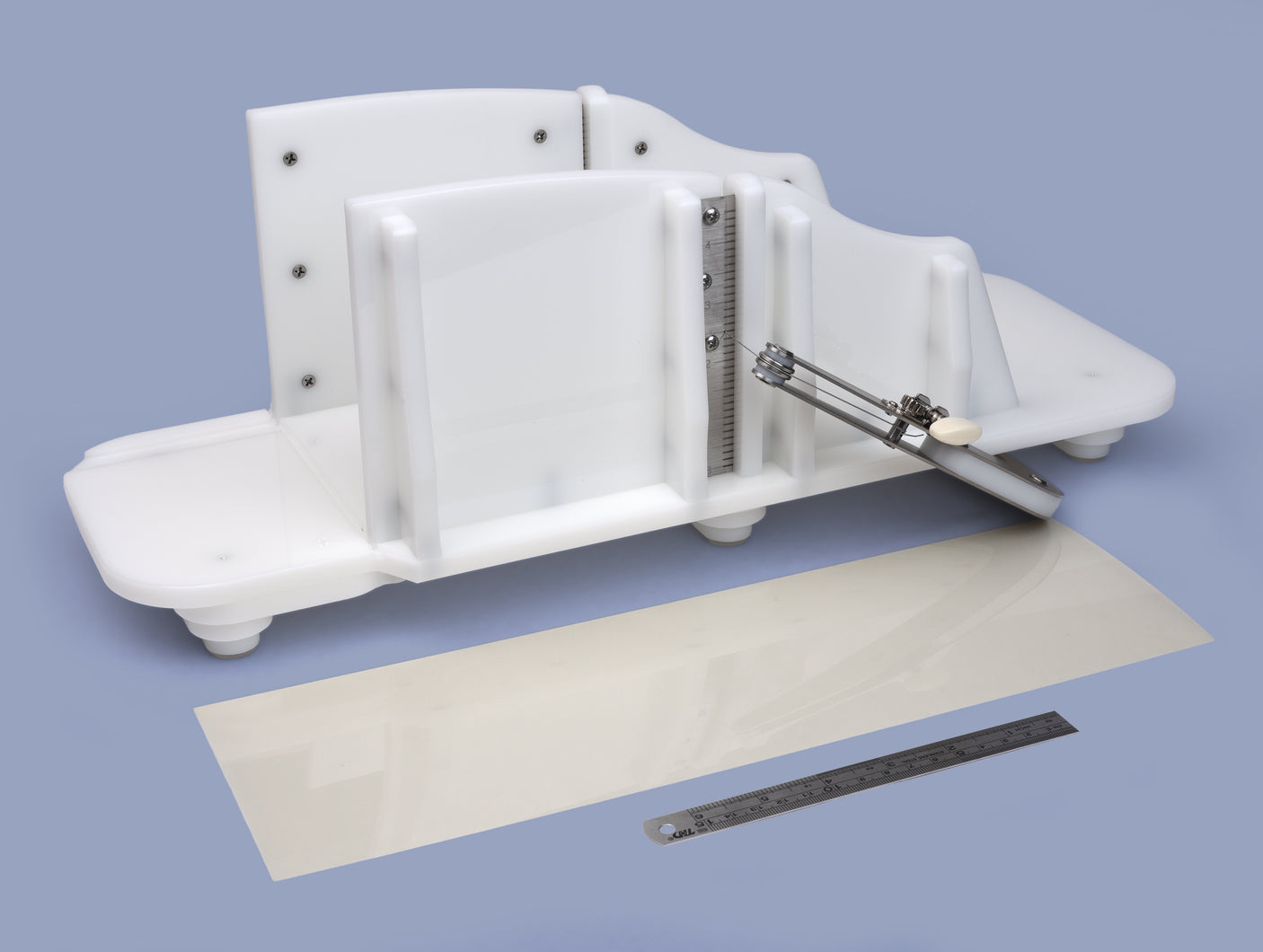 "Caterpillar" soap cutting station